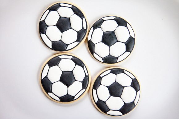 bakedhappy_soccerballcookiesWEB